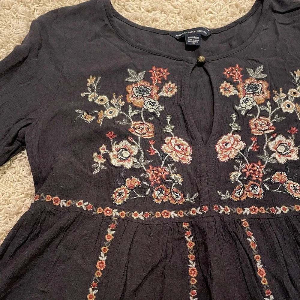American Eagle Floral Embroidered Boho Peasant Top - Picture 3 of 6